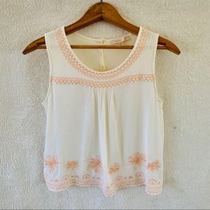 3/$25 Skies are blue boho sleeveless top size M